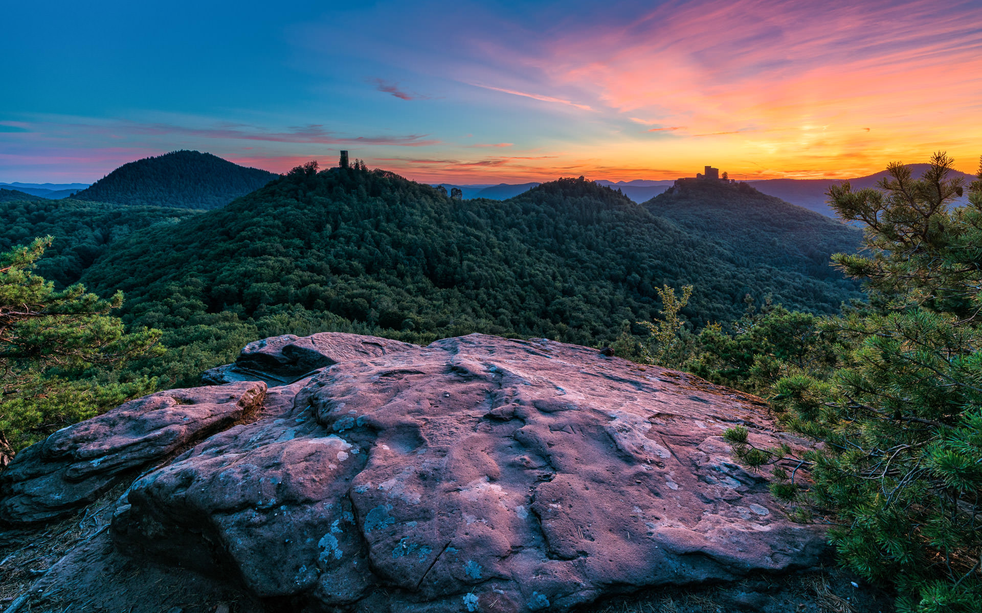 martin-koch-sonnenuntergang-burg-trifels-2019-slideshow-1